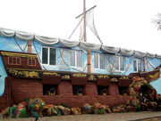 Строим тематические рестораны, океанариумы...